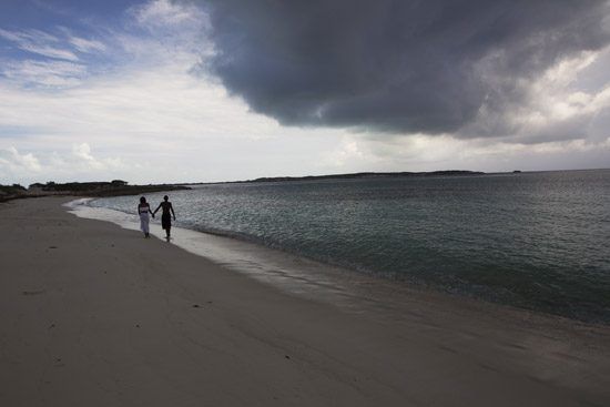 IFF Islands_Ragged Island People Walking on Beach_Image_Bahamas.com